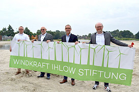 Die Initiatoren der Stiftung: Kai Jürgens, Harm Jürgens, Martin Hepp und Alexander Jürgens, von links. (Foto: Mareike Nolting, Gemeinde Ihlow)